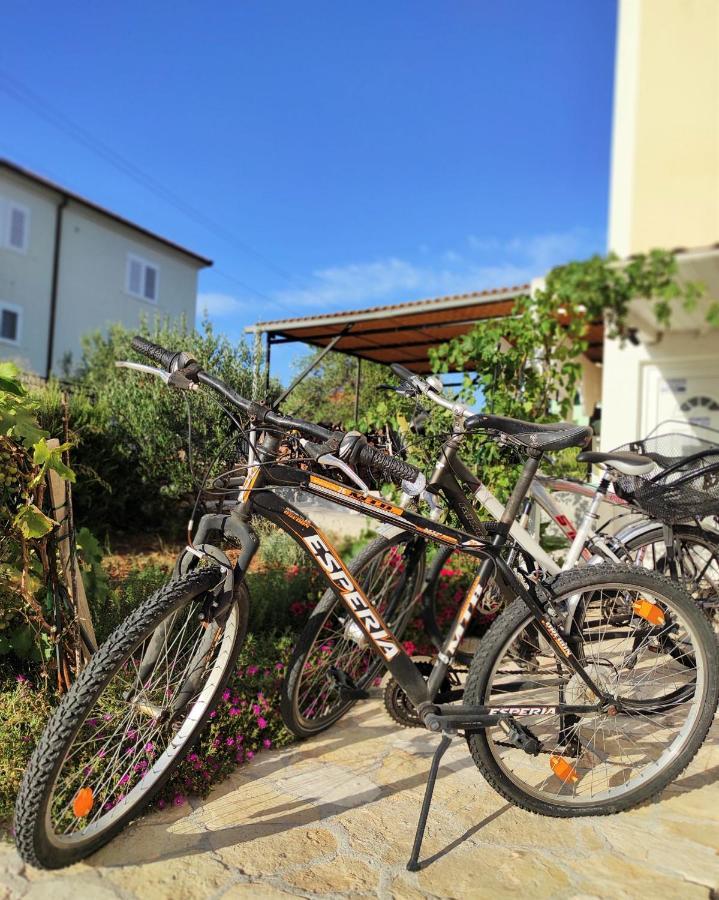 Apartments Barisic Hrvatskih Zrtava 404 Seget Vranjica Trogir Exterior photo