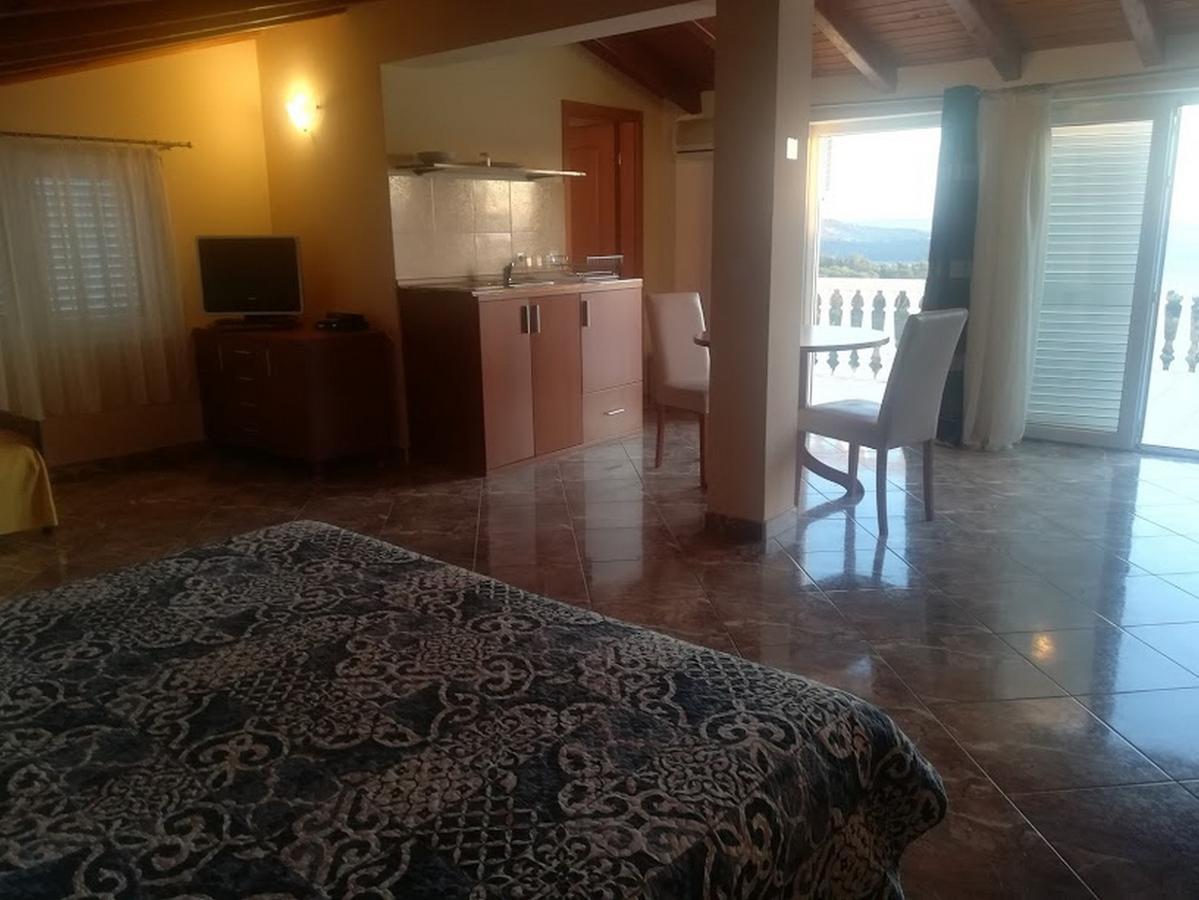 Apartments Barisic Hrvatskih Zrtava 404 Seget Vranjica Trogir Exterior photo
